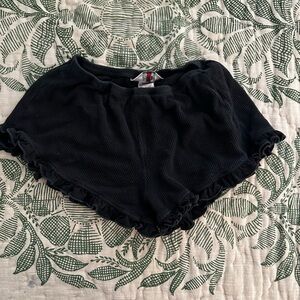 Hard tail ruffle shorts